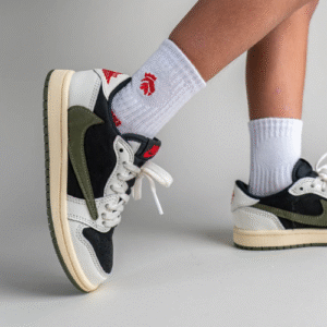 Jordan 1 Low Travis Scott