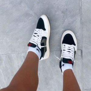 Jordan 1 Low Travis Scott