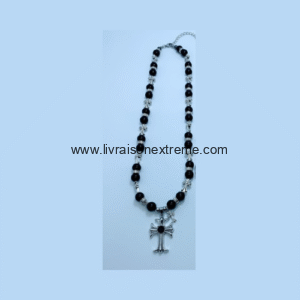 Collier perlé croix Gothique