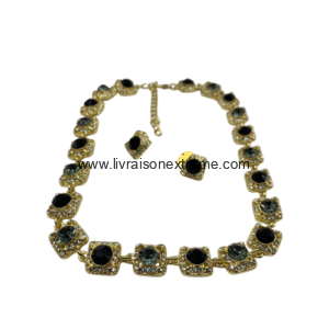 Ensemble de collier et boucles d'oreilles élégant