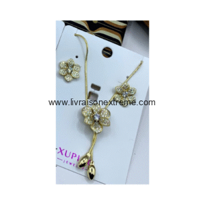 Ensemble collier et boucles d'oreilles à motif floral