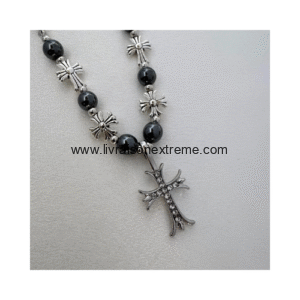 Collier perlé croix Gothique