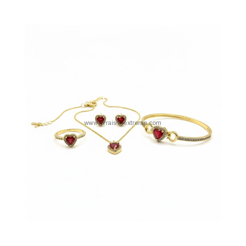 Parure de bijoux avec des pierres en cœur