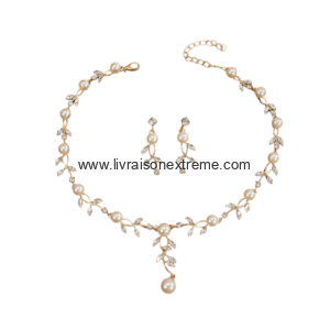 Ensemble collier et boucles d'oreilles en perles