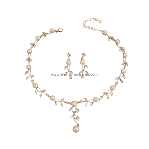 Ensemble collier et boucles d'oreilles en perles