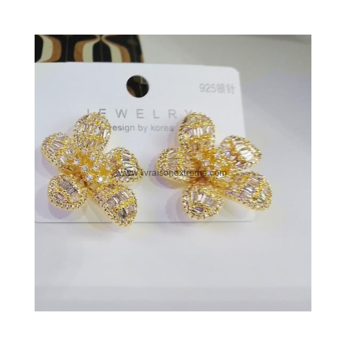 Boucles d'oreilles motif fleur pavée – Image 2