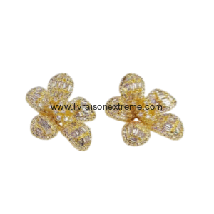 Boucles d'oreilles motif fleur pavée