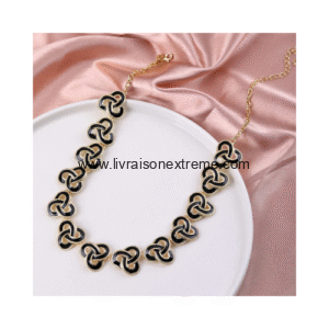 Ensemble collier et boucles d'oreilles sophistiqué