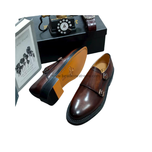 Chaussures à double boucles patinées