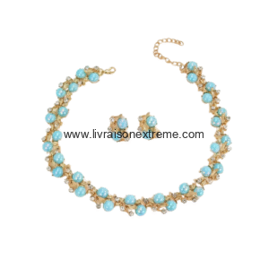 Ensemble collier et boucles d'oreilles orné de perles