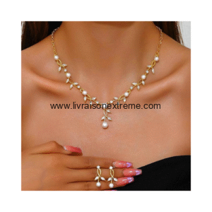 Ensemble collier et boucles d'oreilles en perles
