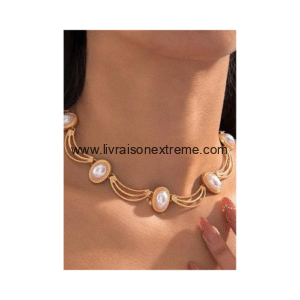 Ensemble collier et boucles d'oreilles orné de perles