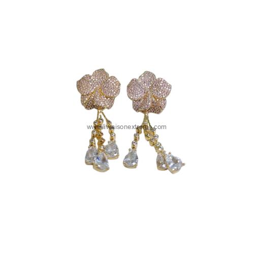 Boucles d'oreilles motif fleur et gouttes cristal – Image 2