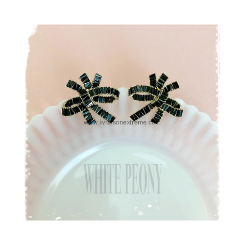 Boucles d'oreilles style graphique chic – Image 4