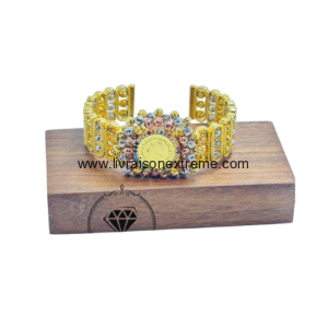 Bracelet manchette avec médaillon royale