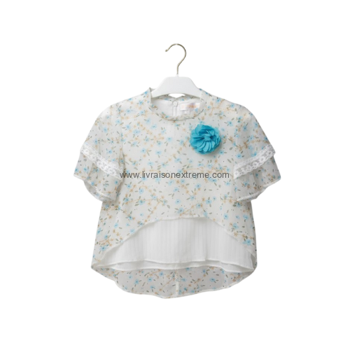 Haut fleuri fille avec fleur décorative